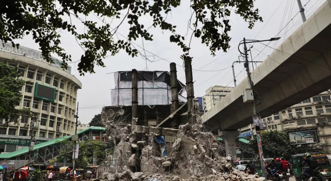 Digital billboard at Shahbagh dismantled —not linked to Gonojagoron Mancha: Officials