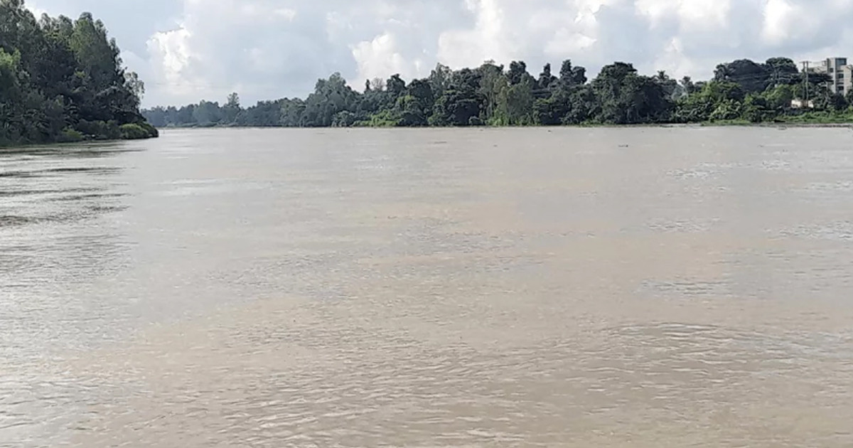 Six rivers flow above danger levels at 10 points