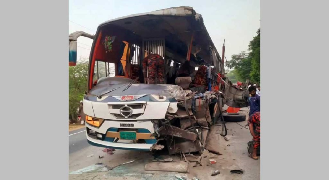 5 killed, 15 injured as bus rams parked truck in Dinajpur