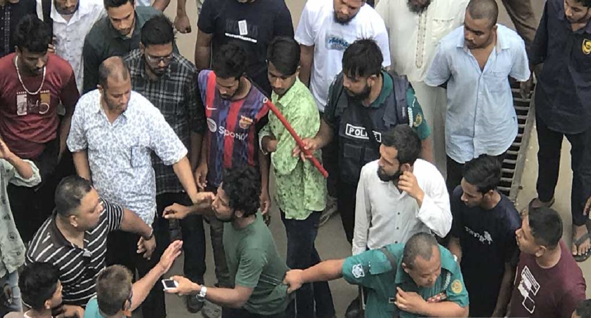 Clashes erupt in Chattogram as protesters block roads over Islamic leader’s death