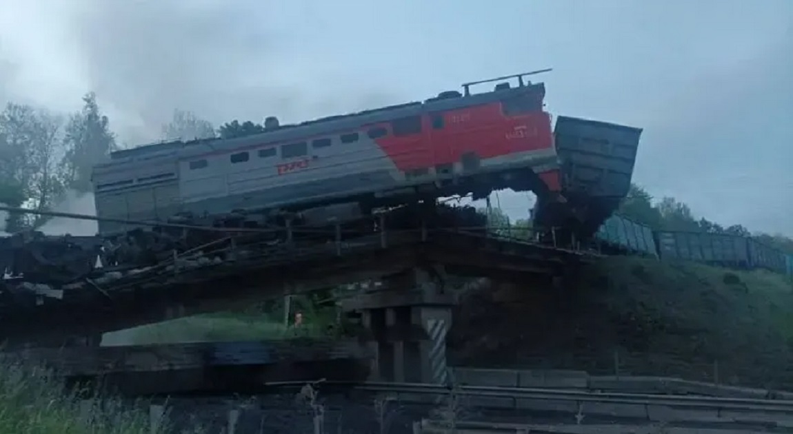 Two Russian bridges collapse near Ukraine border, killing seven