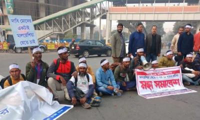 Workers protest in Karwan Bazar for failing to go to Malaysia