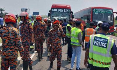 5 die as bus rams ambulance on Mawa Expressway