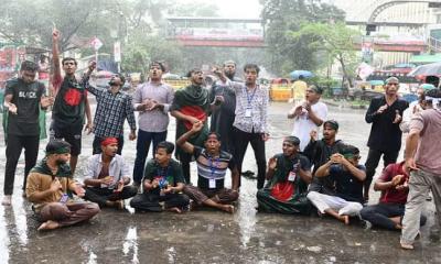 Protesters block Shahbagh for 2nd day demanding July charter finalization