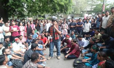 JnU teachers, students start rally with slogans, songs