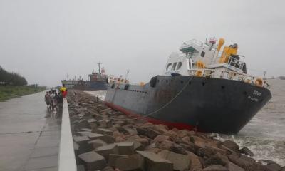 Rough sea, 4 ships crash into shore in Chattogram