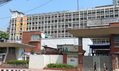 Gatherings banned inside secretariat, permission required to stay after 6pm