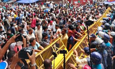 Dismissed BDR members block Shahbagh demanding reinstatement and justice