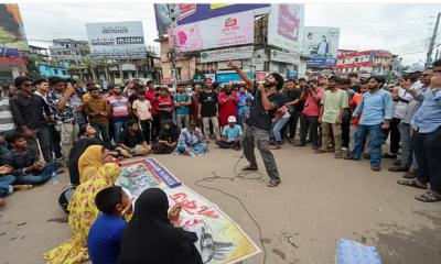 Sixth day of highway blockade leaves passengers stranded