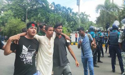 Police clash with Buet students marching toward secretariat