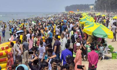 Tourists flock to Cox’s Bazar during puja holidays, hotels fully booked