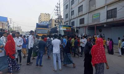 Dhaka–Mymensingh highway seized as RMG worker dies in accident