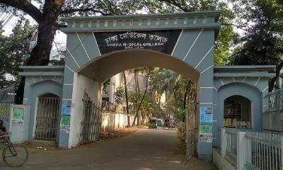 Dhaka medical college students return to classes
