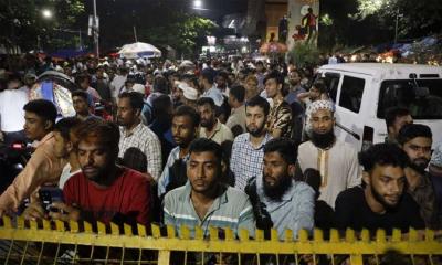 Crowds gather at DU entrances amid DUCSU vote count