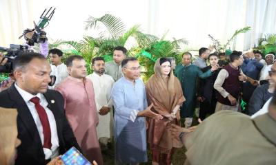 PM stops motorcade to greet security personnel on Eid