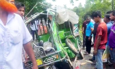 4 killed in head-on collision between bus and auto-rickshaw in Gopalganj