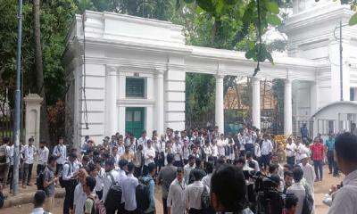 Polytechnic students block high court area for verdict reversal