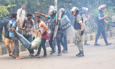 Police fire tear gas, sound grenades at JnU protesters, over 100 injured