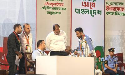 July martyrs’ families become emotional getting PM at side