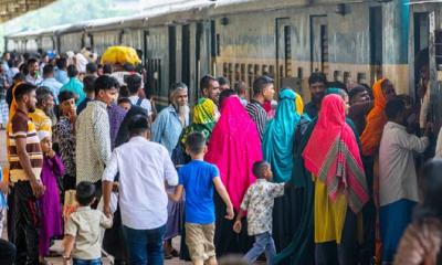 Homebound rush begins at Kamalapur as Eid holidays approach