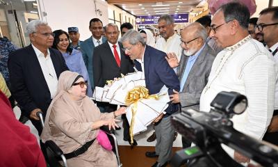 Khaleda Zia returns Gulshan residence with cheers of warm welcome