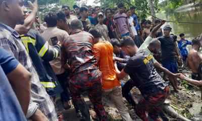 3 killed in bus accident in Lakshmipur