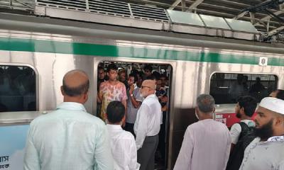 Technical glitch halts metro rail at Farmgate, restored within minutes