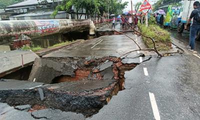 Bridge collapse at Oxygen intersection halts traffic in Chattogram