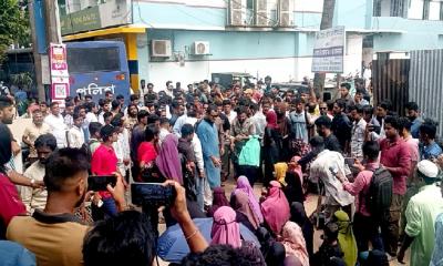 Police baton-charge and arrest 20 in protest by dismissed Rohingya camp teachers