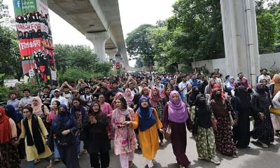 Sher-e-Bangla agricultural university students block Agargaon road