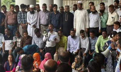 Govt employees’ union resumes protest at secretariat after Eid holiday