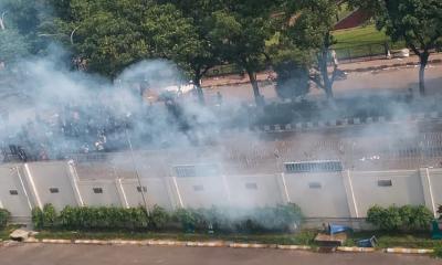 Protests turn chaotic at secretariat gate as police fire tear gas