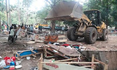 City corporation knocks down illegal shops, structures in Suhrawardy Udyan