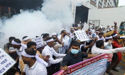 Teachers’ long march towards secretariat thwarted by harsh police action