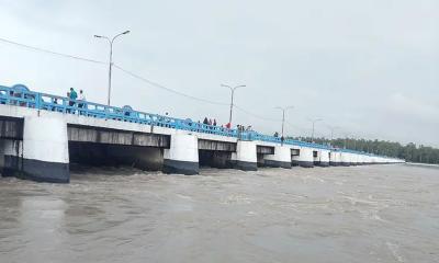 Teesta nears danger level as upstream surge raises flood risk in low-lying areas