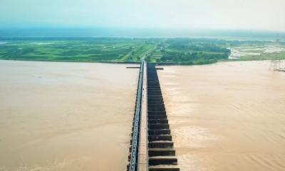 Thousands marooned as Teesta overflows danger level