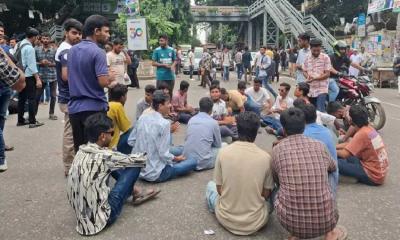 Titumir college students block road in protest
