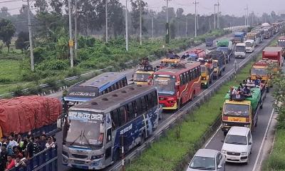 Holiday exodus prompts heavy gridlock on highways