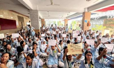 Students storm Viqarunnisa campus after teacher suspended over hijab dispute