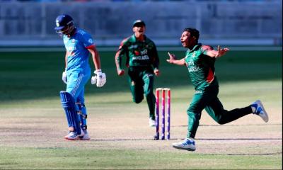 India falls apart in front of Bangladesh