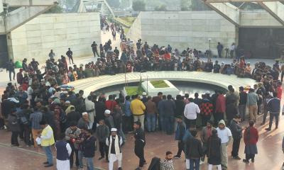 Hundreds of people visit  Khaleda Zia’s grave