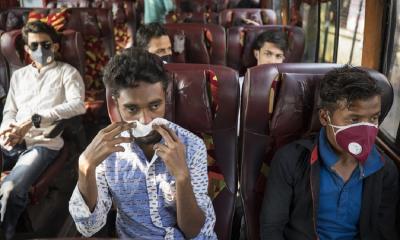 Govt urges holidaymakers to wear masks while returning from home