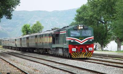 Hijackers seize train in Pakistan, hold over 100 passengers hostage in Balochistan