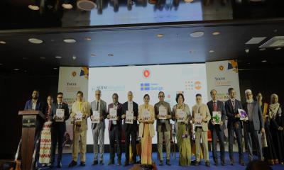 Youth hand over ‍‍‍‍`Color Paper‍‍‍‍` with 32 demands on SRHR, Climate Resilience to Health Ministry