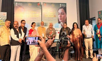 Runa Laila honoured with “Minar-e-Delhi” Award at  Delhi International Film Festival