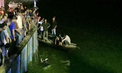 14 bodies recovered after bus plunges into Padma