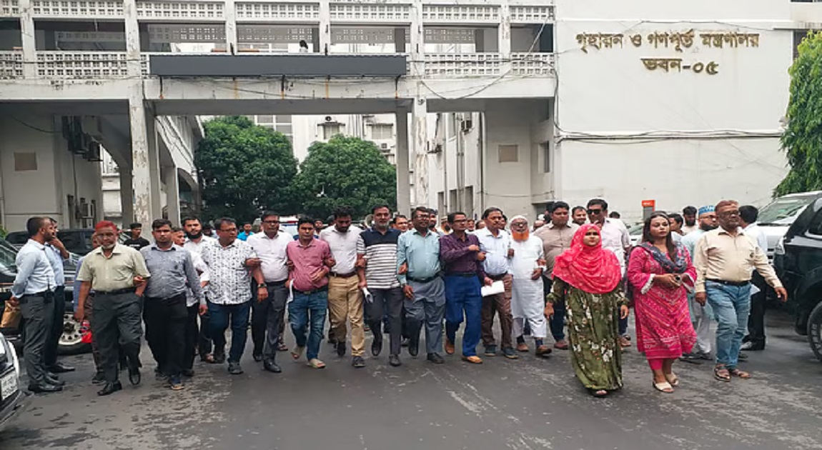 Secretariat employees submit memorandum, warn of protest after Eid