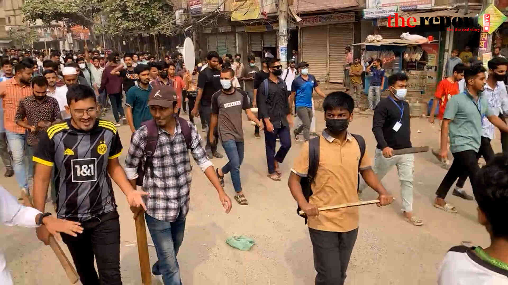 Clashes erupt between college students in Dhaka, dozens injured