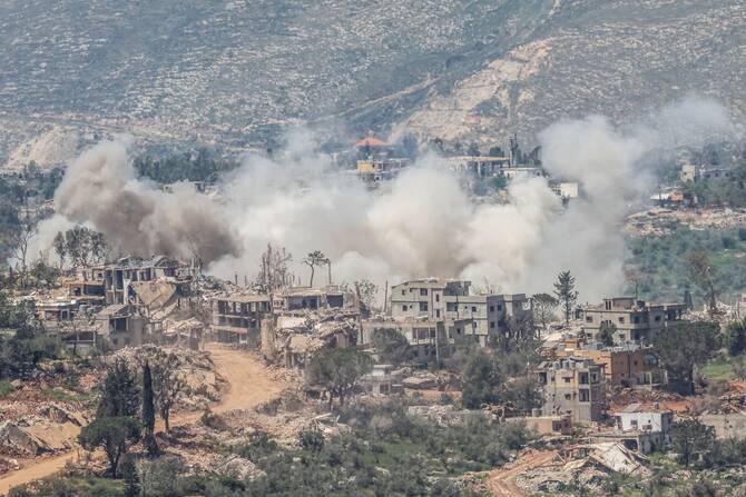 Israeli airstrikes hit south Lebanon, five killed
