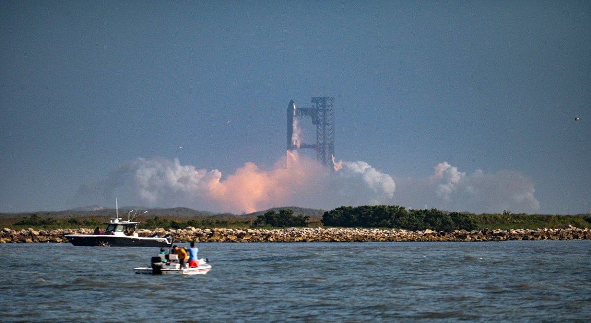 SpaceX’s Starship explodes over Indian Ocean in dramatic test flight